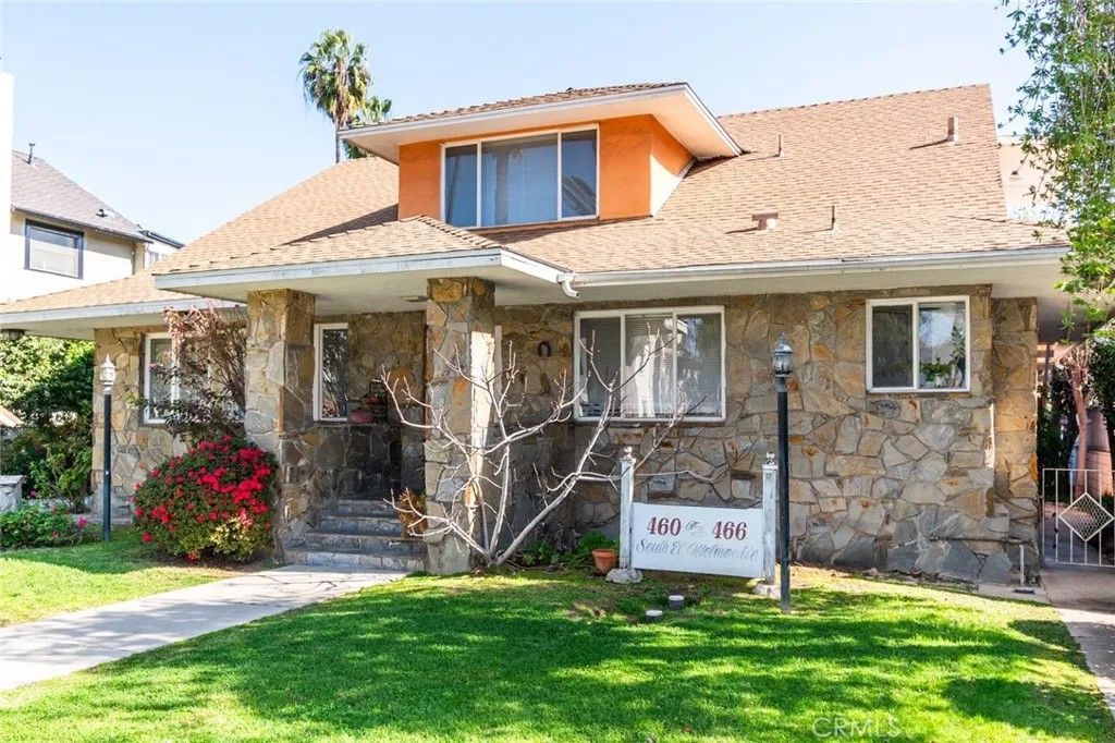 Photo of 460 S El Molino, Pasadena, CA 91101 (MLS # AR26032464)