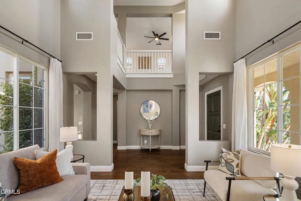 813 W Gabrielino Court