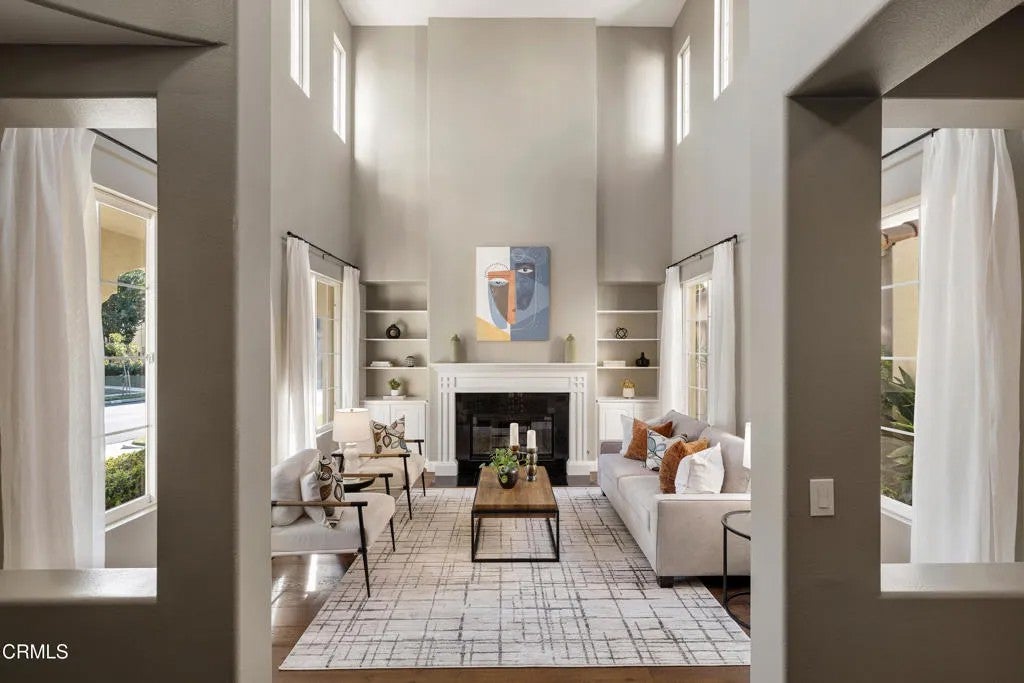 813 W Gabrielino Court