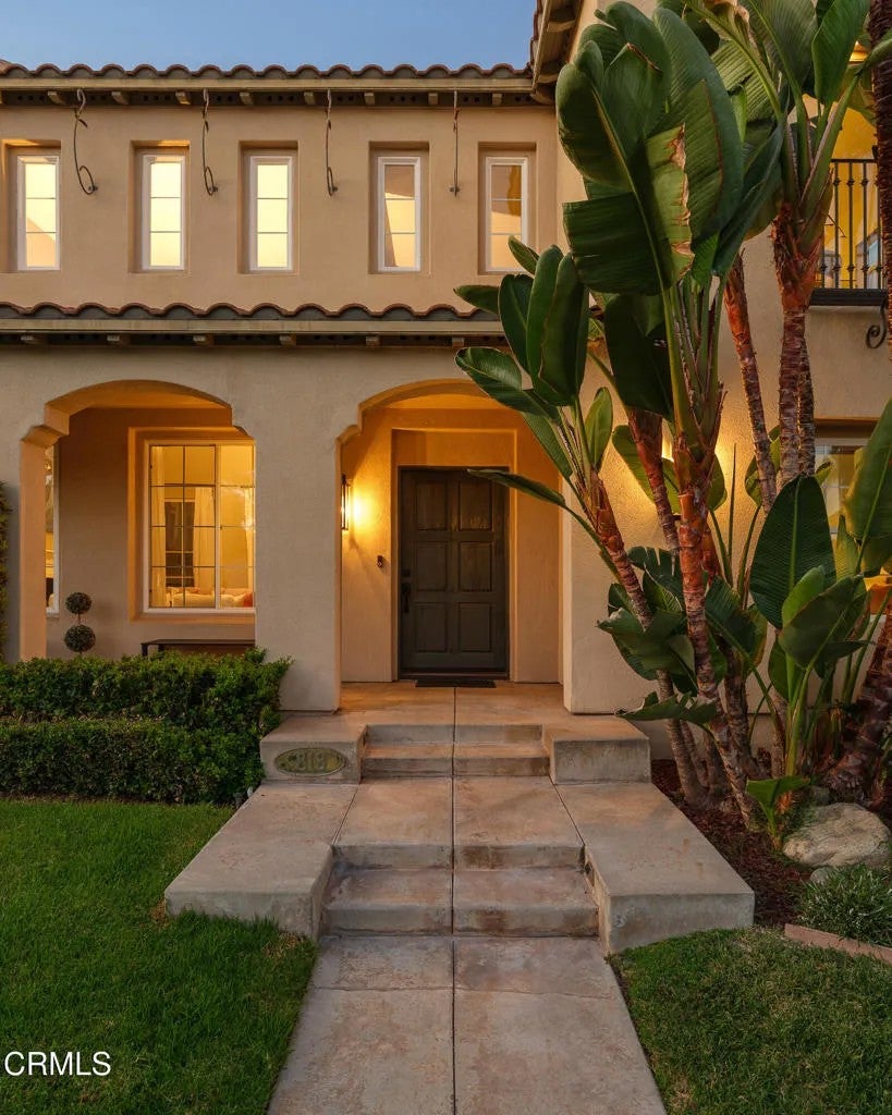 813 W Gabrielino Court