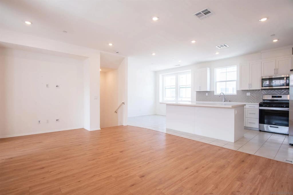 Photo of 516 Avenida Centro #106, Chula Vista, CA 91910 (MLS # 260014412)