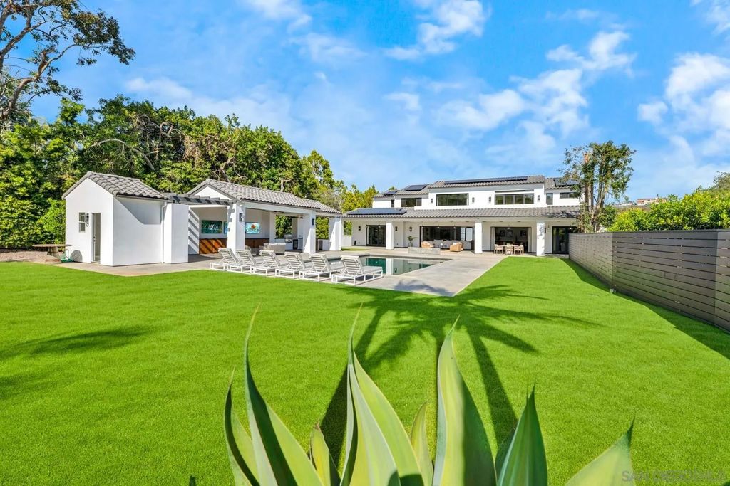 Photo of 6344 La Pintura Dr, La Jolla, CA 92037 (MLS # 260006800)