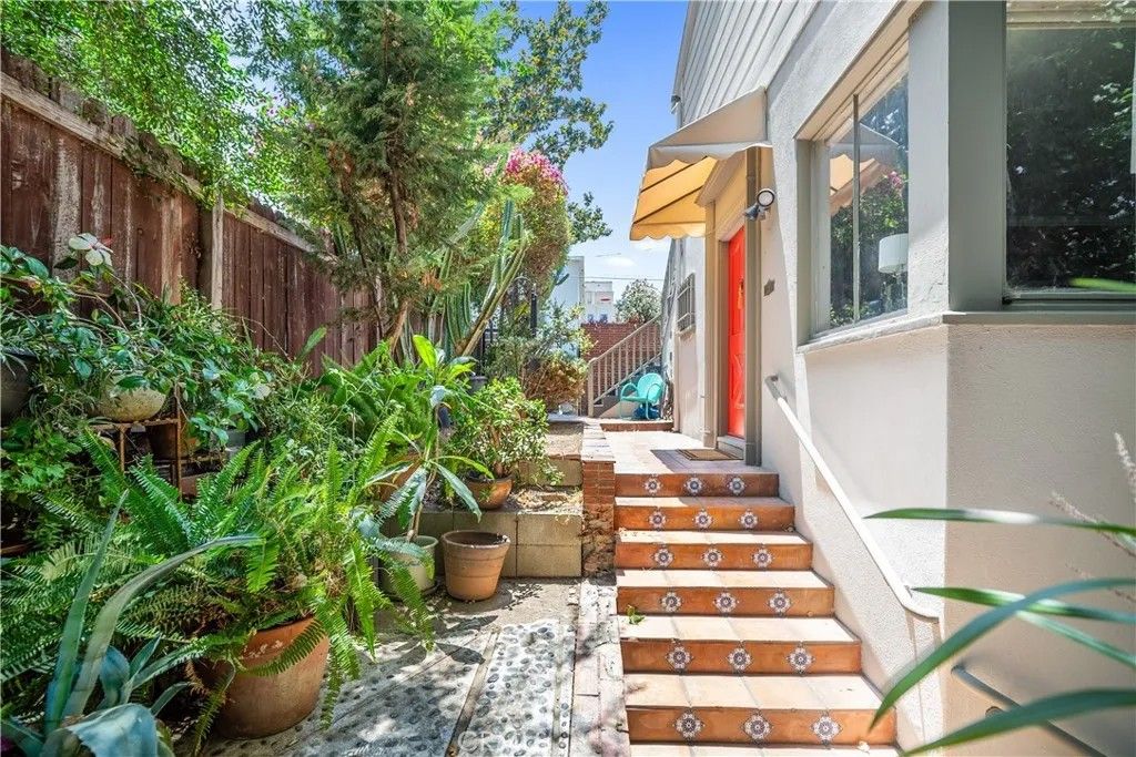 Photo of 2511 W 5th St, Los Angeles, CA 90057 (MLS # PW26049092)