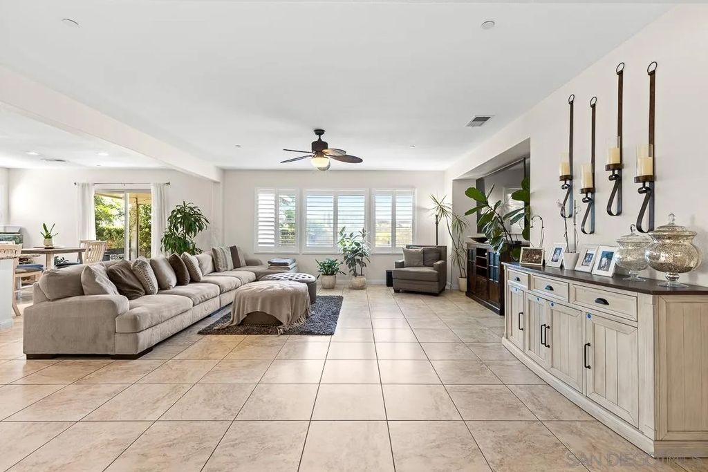 Photo of 705 Sungold Way, Escondido, CA 92027 (MLS # 250040351)