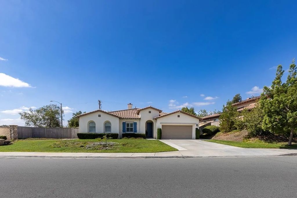 Photo of 705 Sungold Way, Escondido, CA 92027 (MLS # 250040351)