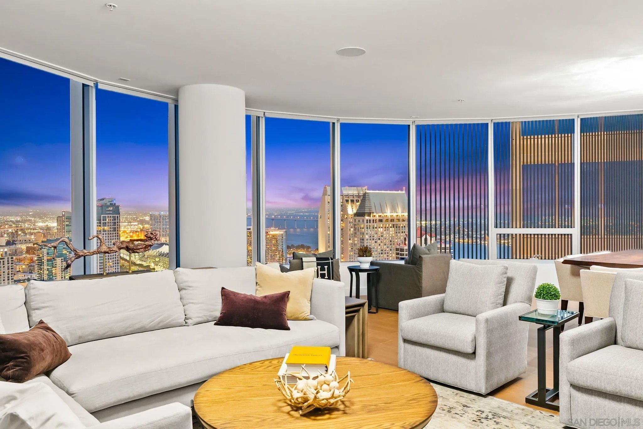888 W E Street 3904