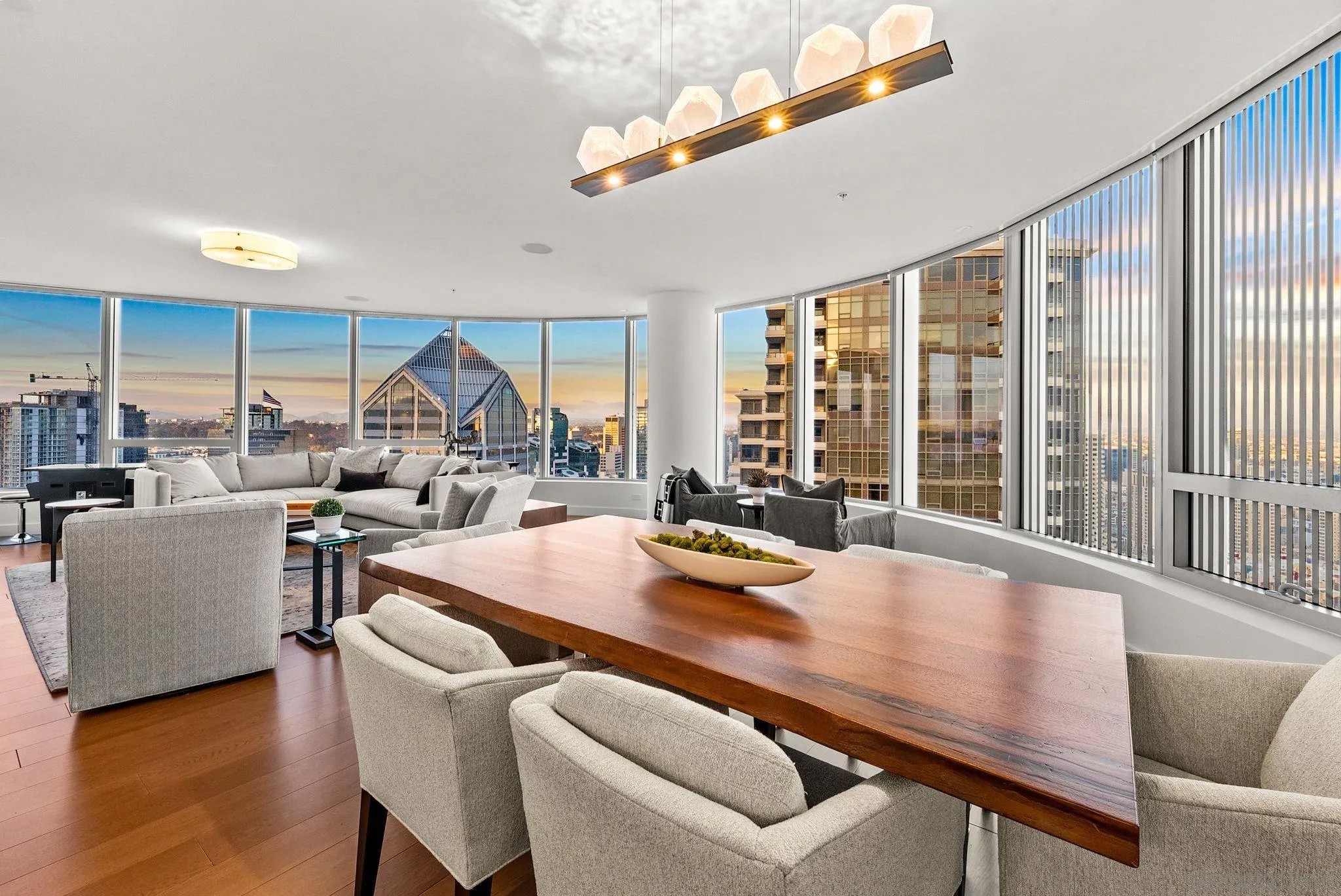 888 W E Street 3904