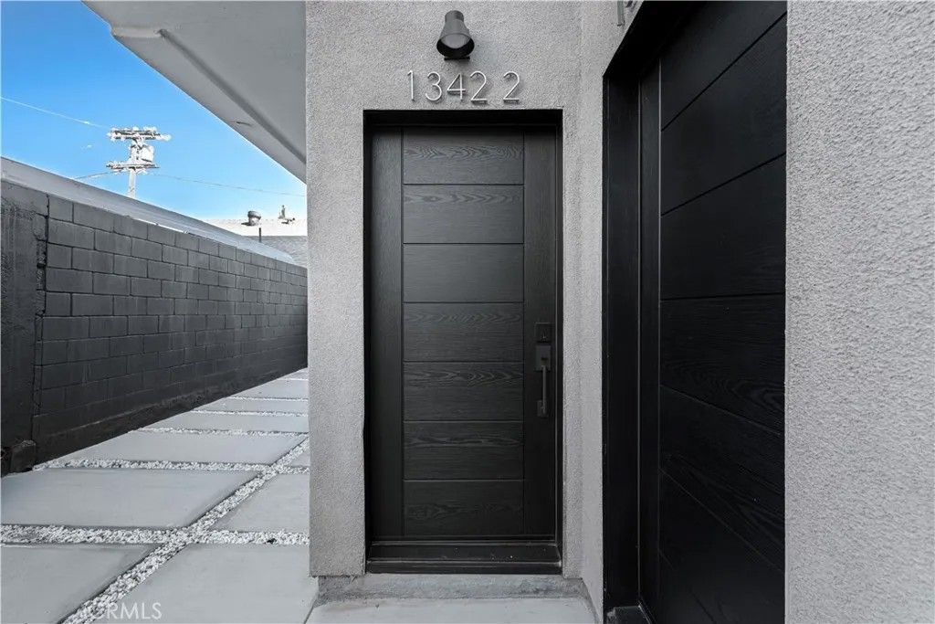 Photo of 1342 Kingsley Dr #2, Los Angeles, CA 90027 (MLS # MB26008339)