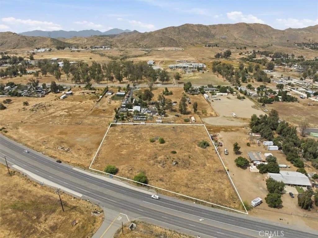 Photo of 25605 State Highway 74 Rd, Perris, CA 92570 (MLS # SR26073876)