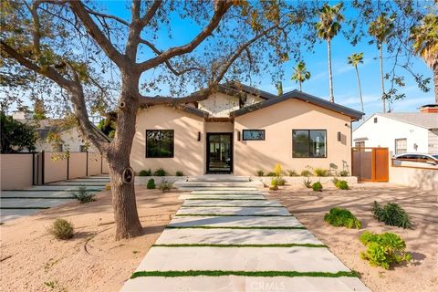 Photo of 5525 Carpenter Avenue, Valley Village, CA 91607 (MLS # SR26039940)