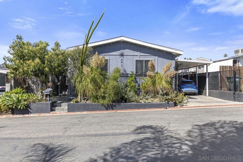 Photo of 1380 Oak Hill Dr #SPC 42, Escondido, CA 92026 (MLS # 260004891)