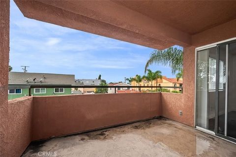 Tiny photo for 2507 E 15th Street #204, Long Beach, CA 90804 (MLS # PW25275451)