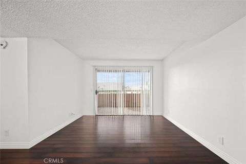 Tiny photo for 2507 E 15th Street #204, Long Beach, CA 90804 (MLS # PW25275451)