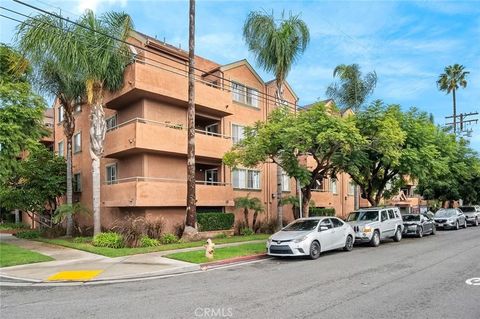 Photo of 2507 E 15th Street #204, Long Beach, CA 90804 (MLS # PW25275451)