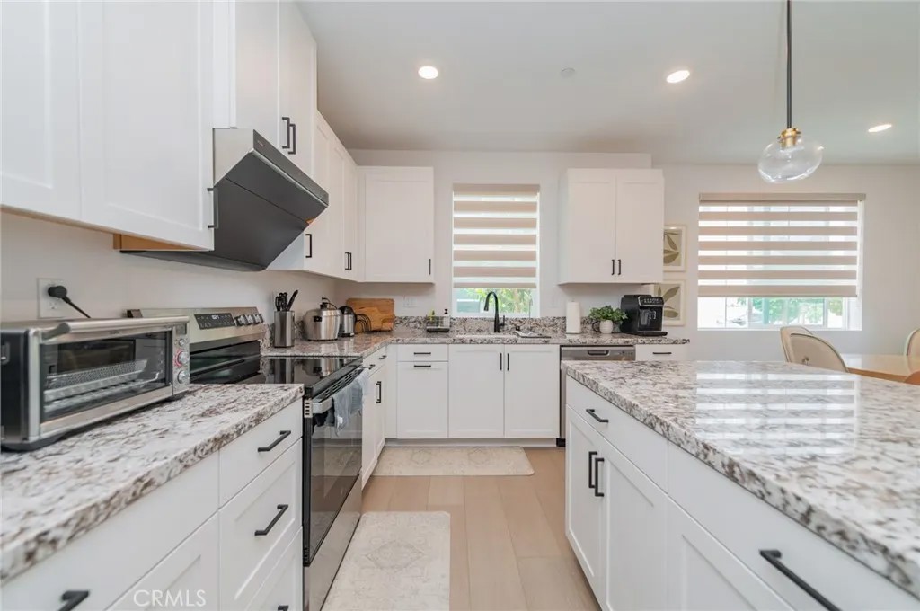 16125 Linden Ln