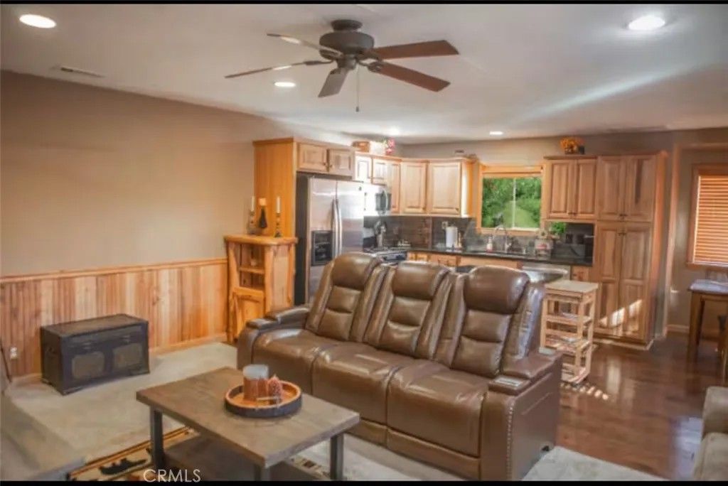 Photo of 901 Anita Ave, Big Bear Lake, CA 92314 (MLS # DW25268595)