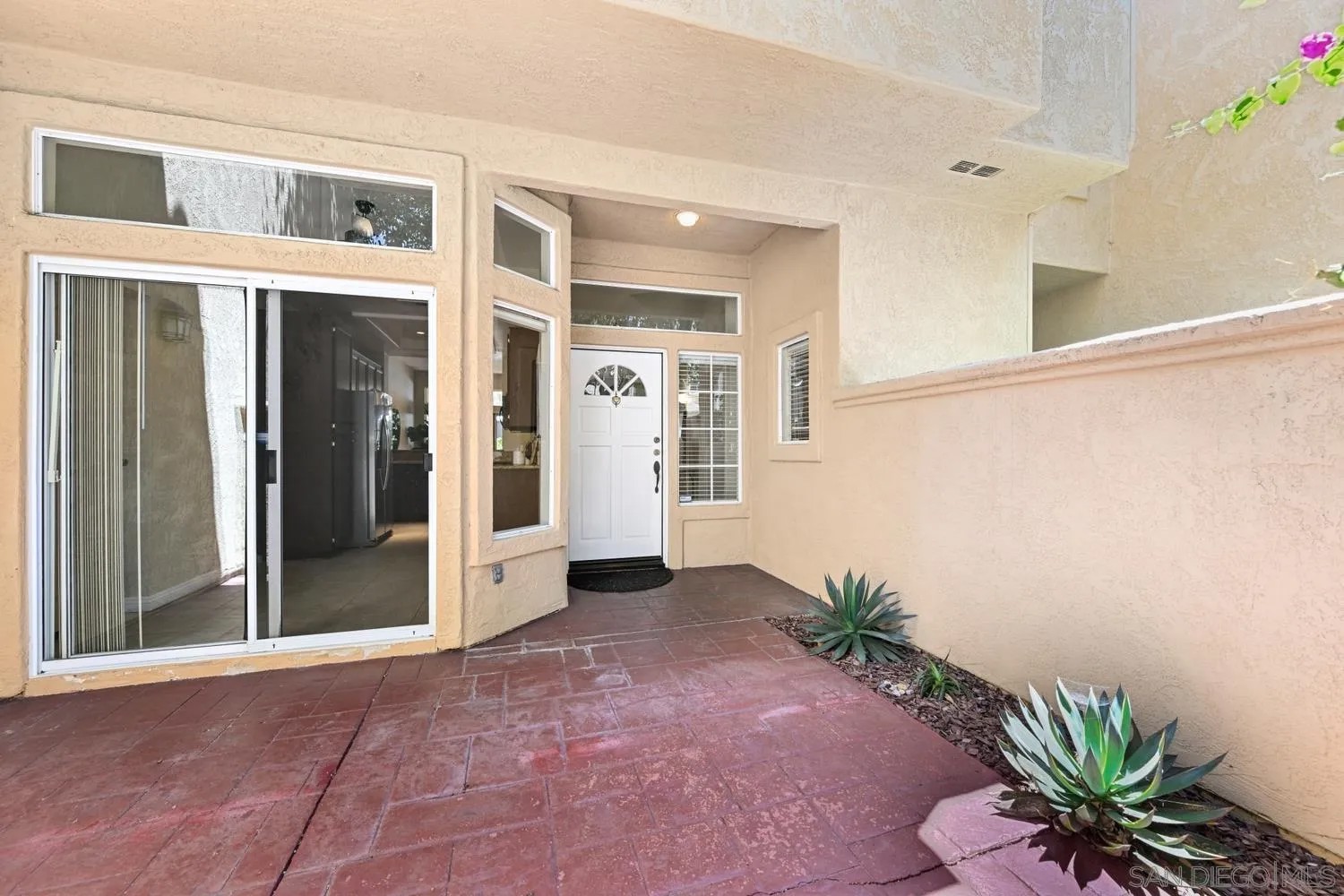 11048 Portobelo Dr