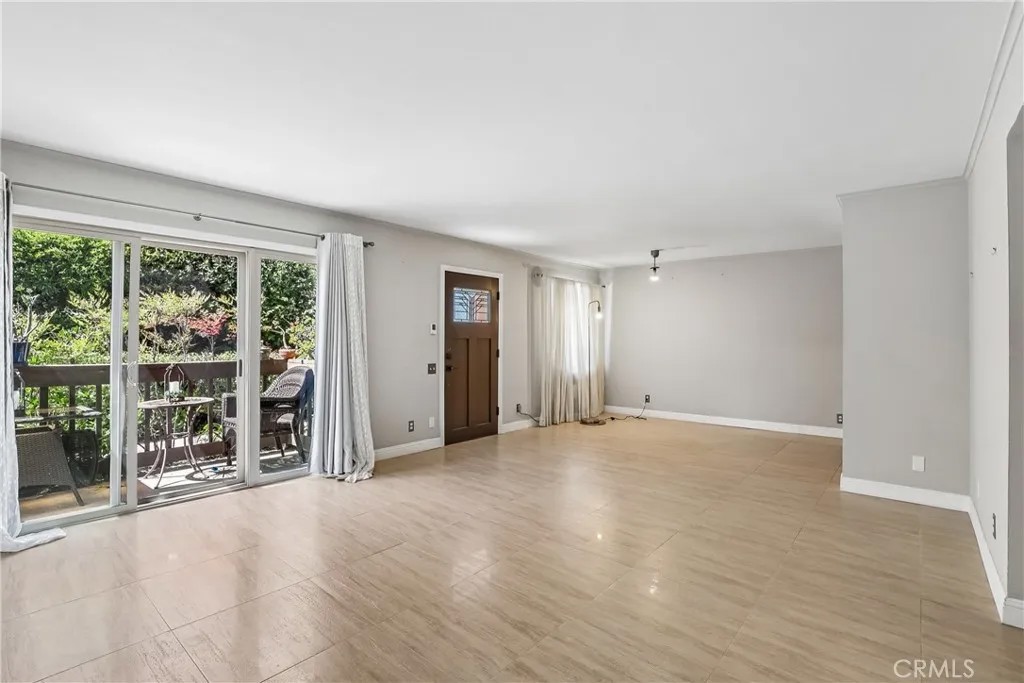 328 S Miraleste