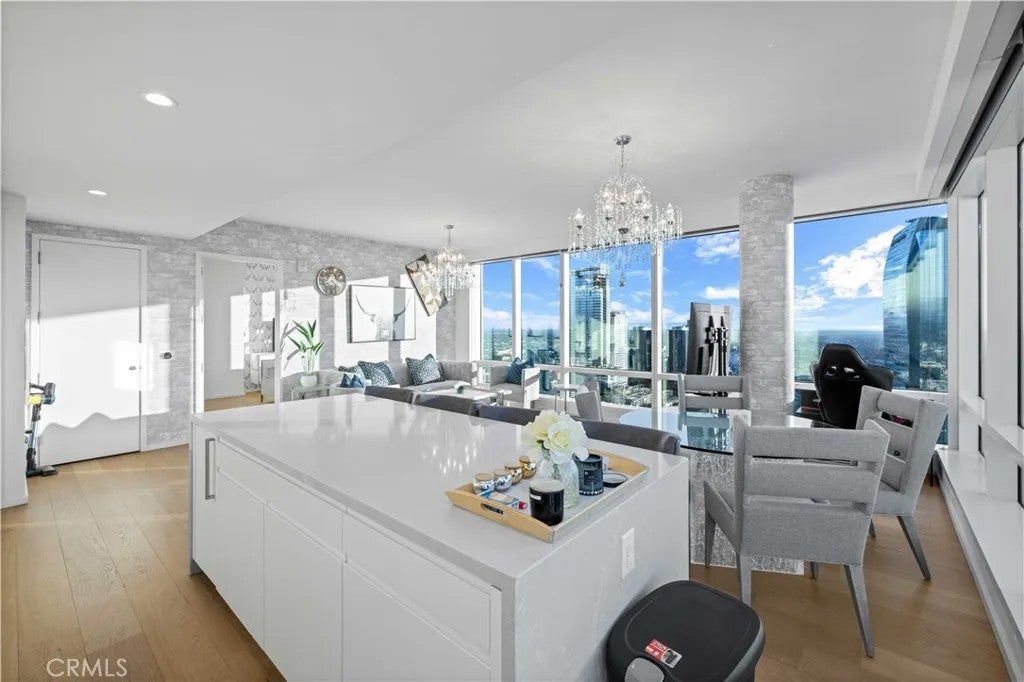 877 Francisco Street 4111