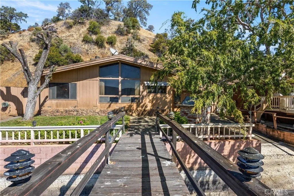 10155 Lakeshore Drive