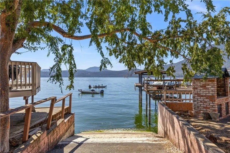 10155 Lakeshore Drive
