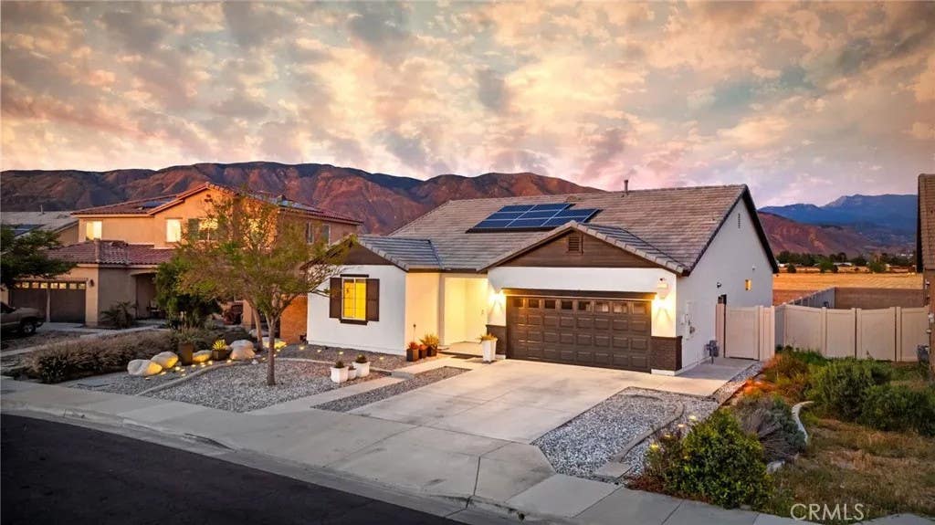 Photo of 931 Bordeaux Ln, San Jacinto, CA 92582 (MLS # IV26073493)