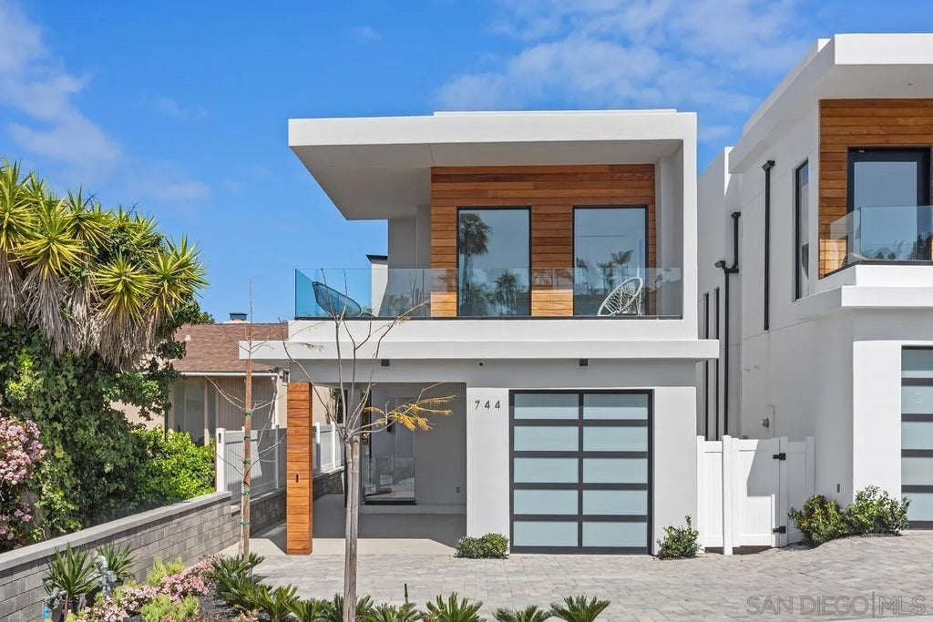 Photo of 744 Bonair St, La Jolla, CA 92037 (MLS # 260017260)