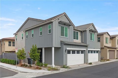 Photo of 850 Cornelia Way, Rancho Mission Viejo, CA 92694 (MLS # OC26014646)