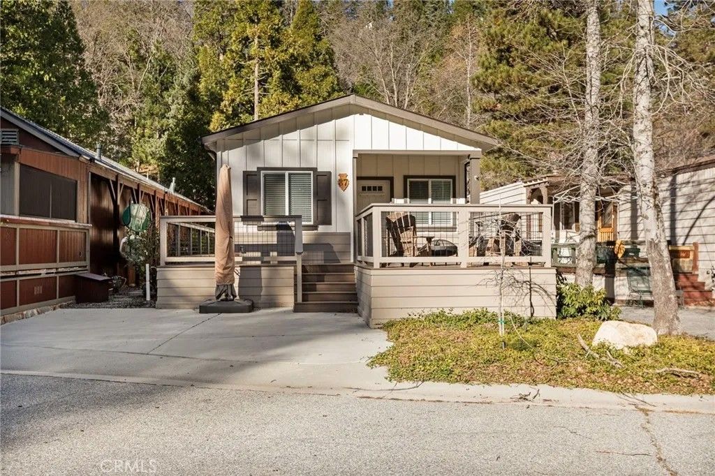 Photo of 27500 St Hwy 189, Lake Arrowhead, CA 92352 (MLS # IG26008131)