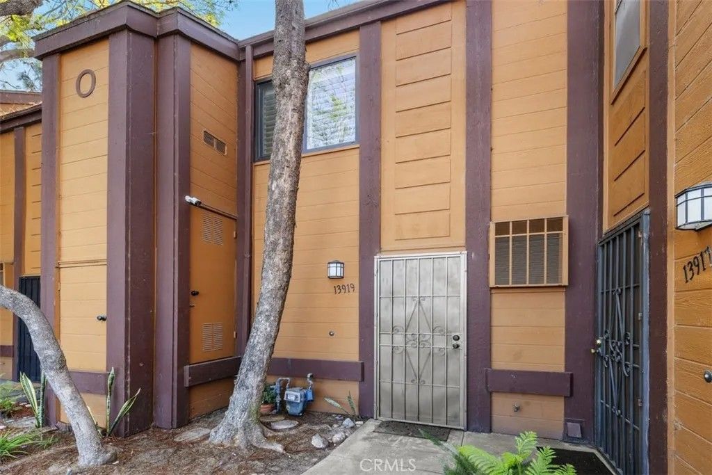 Photo of 13919 Bayside Dr, Norwalk, CA 90650 (MLS # OC26074565)