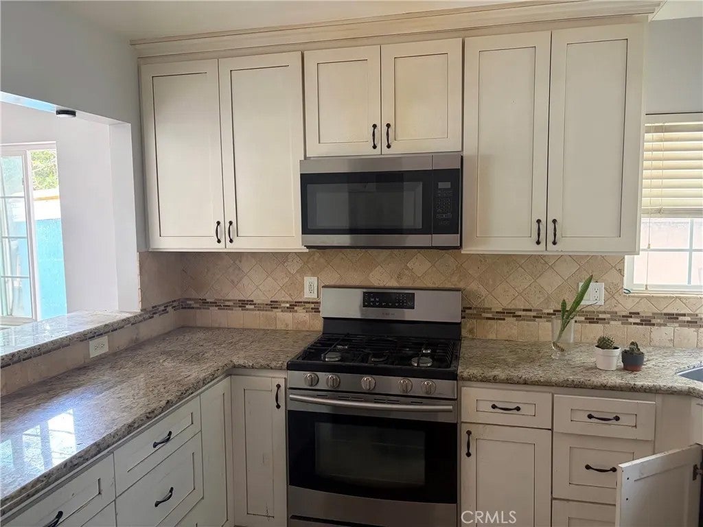 5767 Saint Clair
