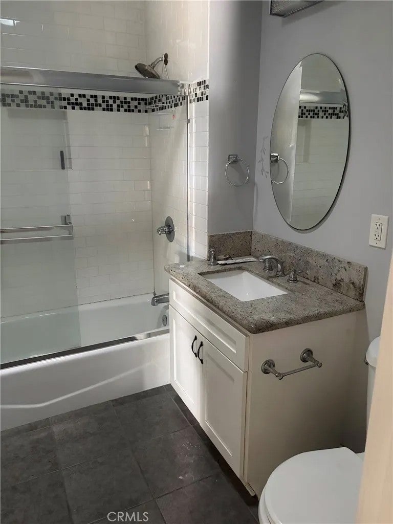 5767 Saint Clair