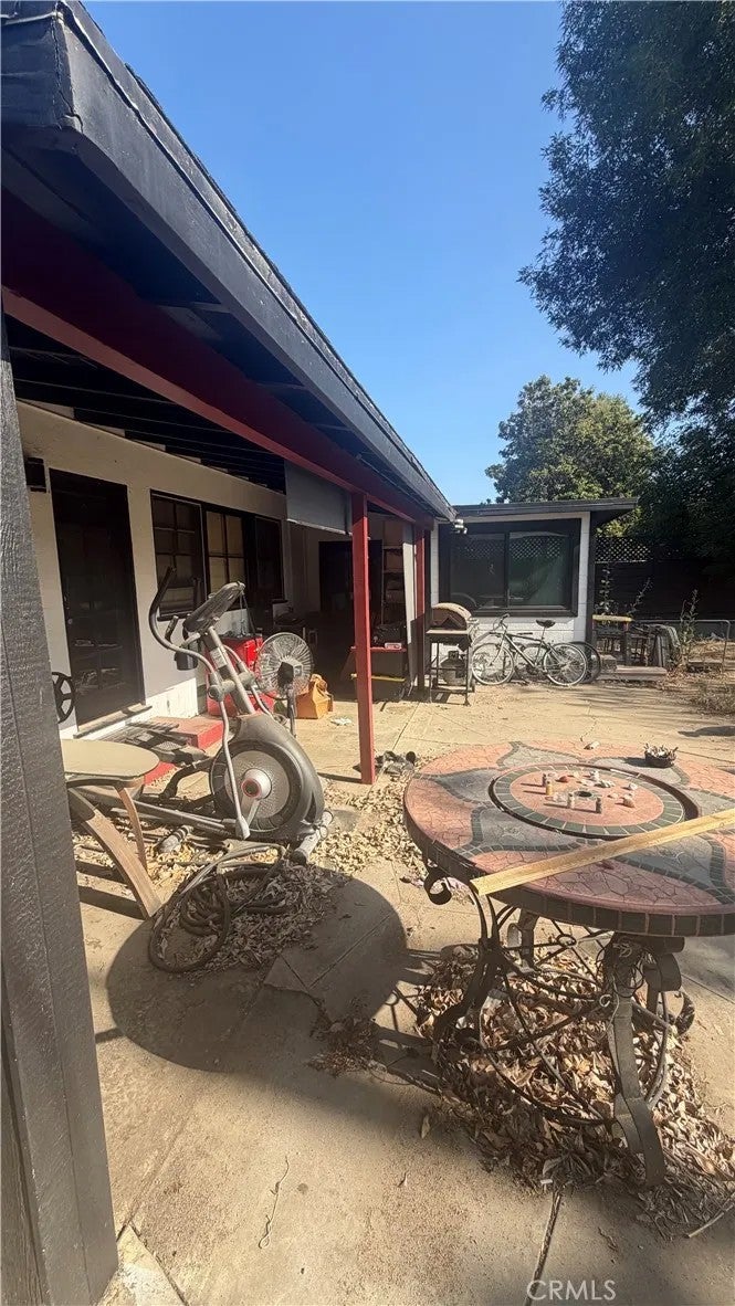 5837 Cedros