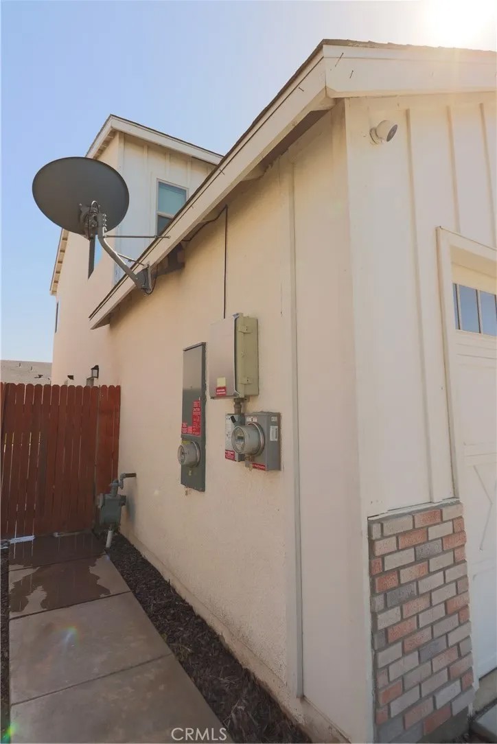 2482 Valdes Dr