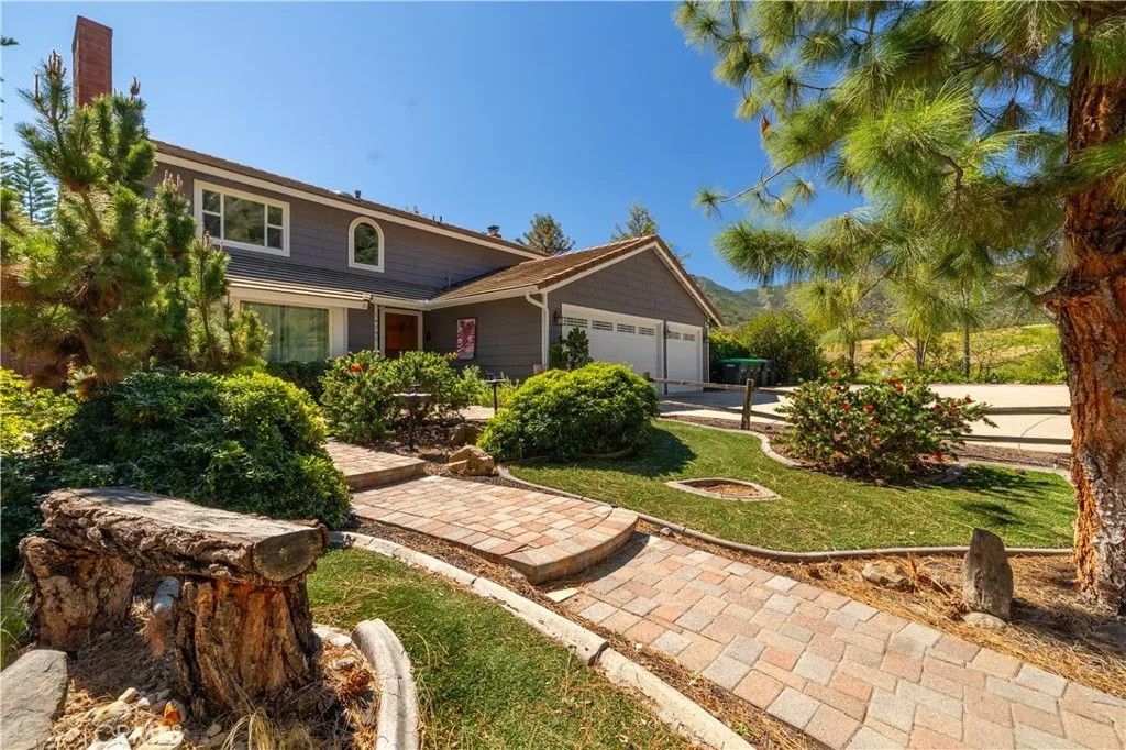 Photo of 14395 Amorose St, Lake Elsinore, CA 92530 (MLS # IV26055214)