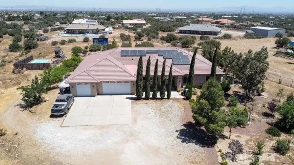 Photo of 7438 Woodcliff, Phelan, CA 92371 (MLS # CV26037192)