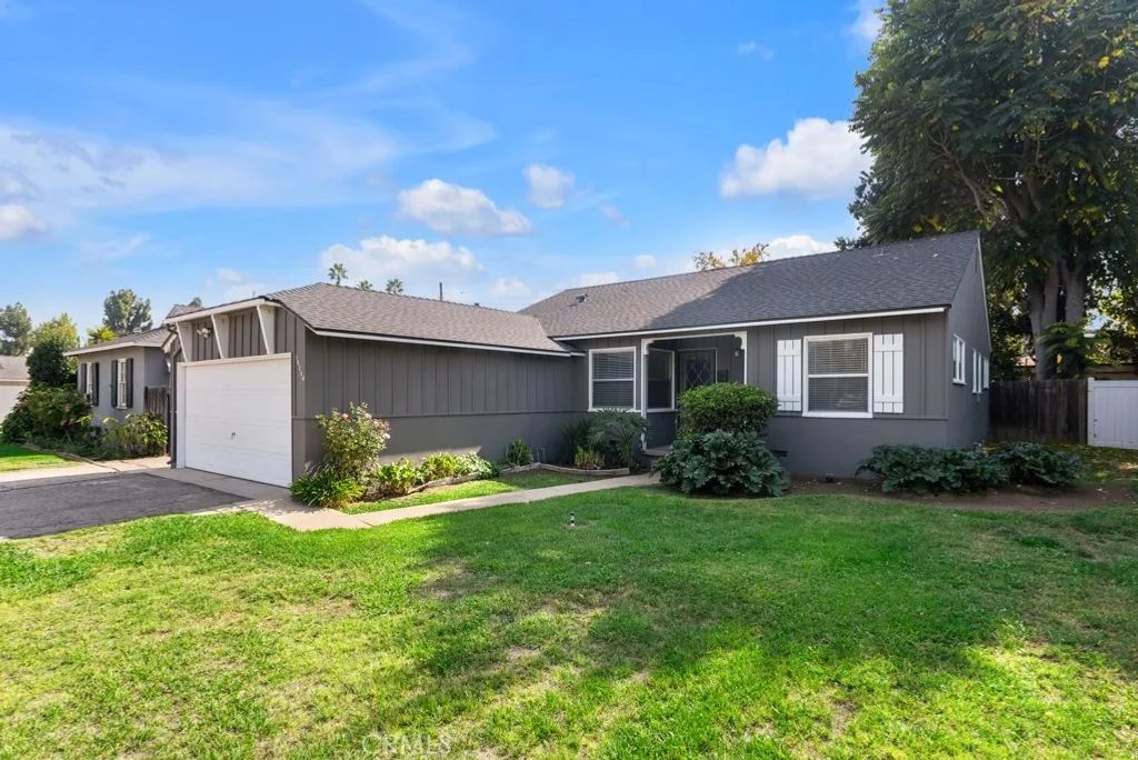 Photo of 18350 Lorne St, Reseda, CA 91335 (MLS # SR26027206)