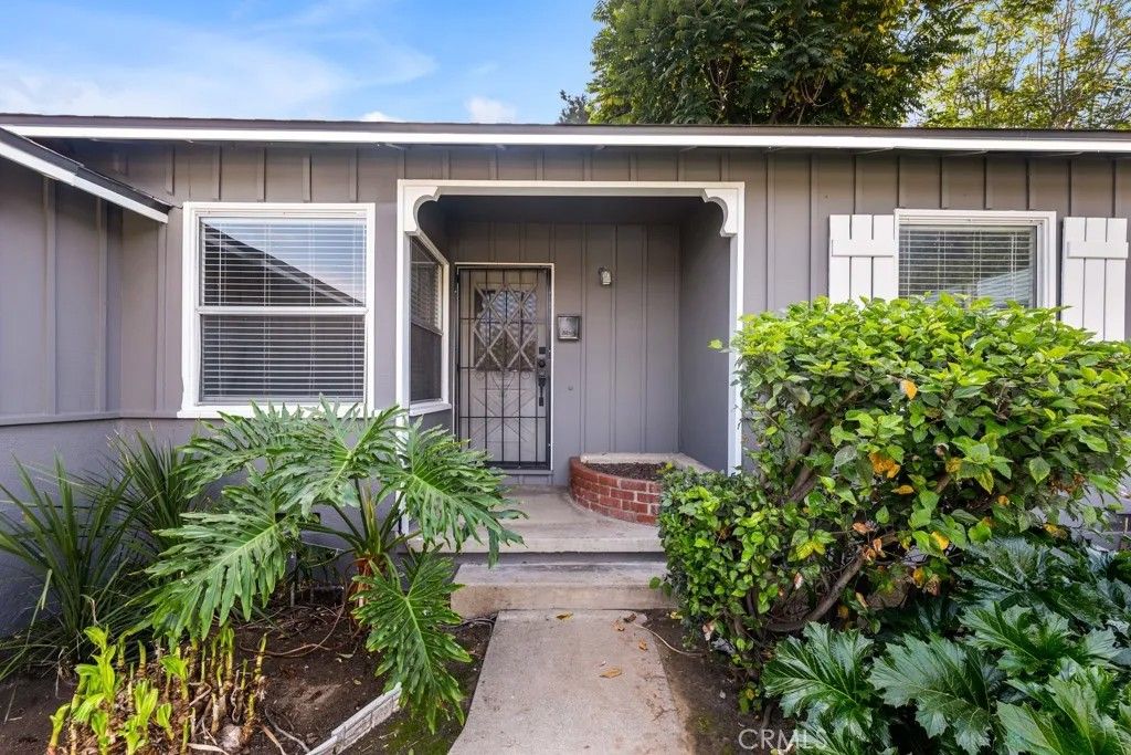 Photo of 18350 Lorne St, Reseda, CA 91335 (MLS # SR26027206)