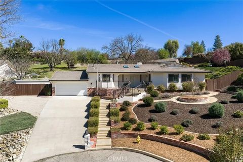 Photo of 711 Knight Court, Paso Robles, CA 93446 (MLS # NS26049853)