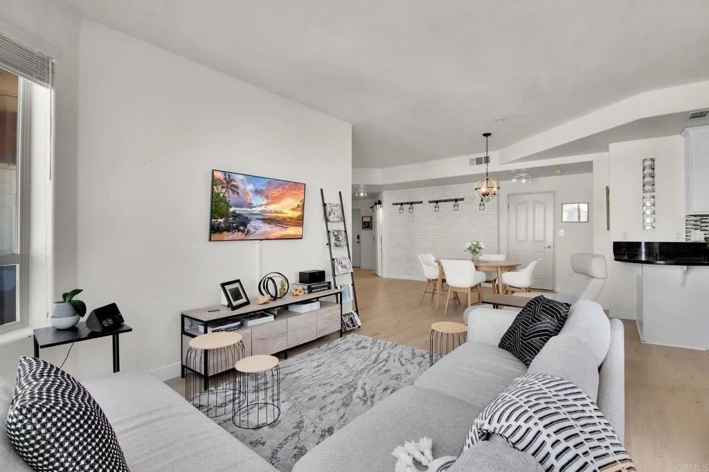 235 Market St 601