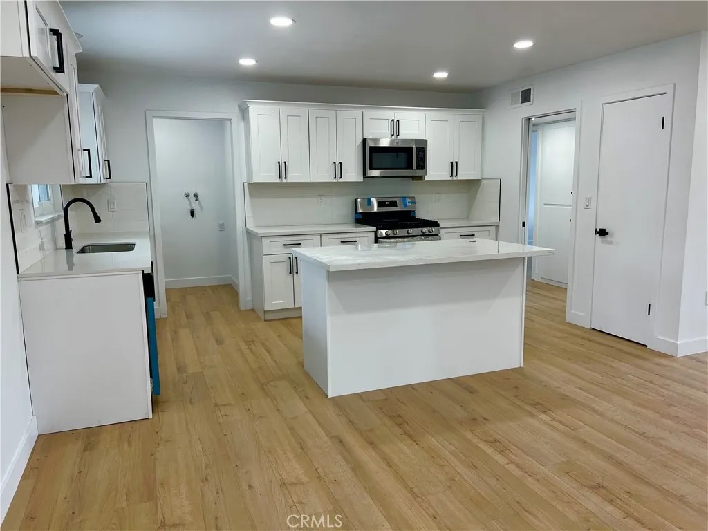 26790 Oakmont