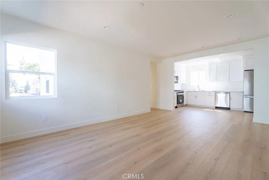 Photo of 1065 E Spazier Ave #101, Burbank, CA 91502 (MLS # BB26042143)