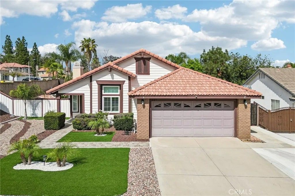 Photo of 15120 Ironwood Street, Lake Elsinore, CA 92530 (MLS # SW26053298)