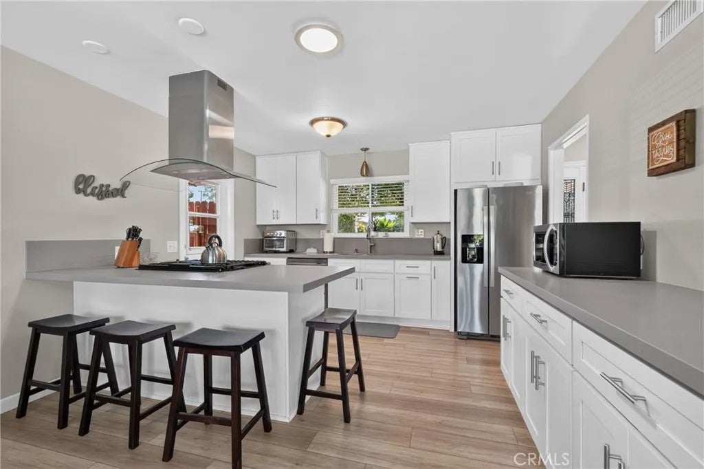 Photo of 401 Robinhood Lane, Redlands, CA 92373 (MLS # IG26190112)