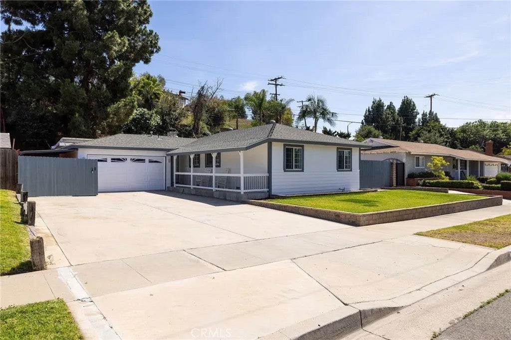 1246 E Baldwin