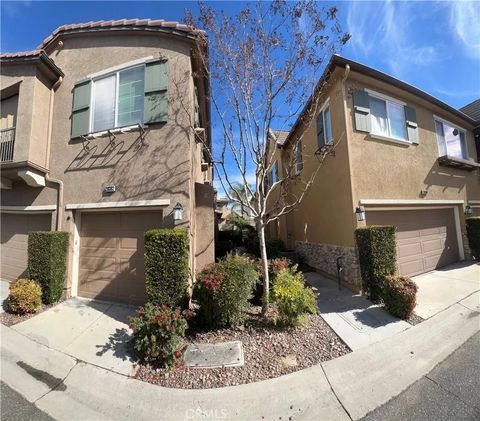 Photo of 28382 Mirabelle Ln, Saugus, CA 91350 (MLS # SR26046943)