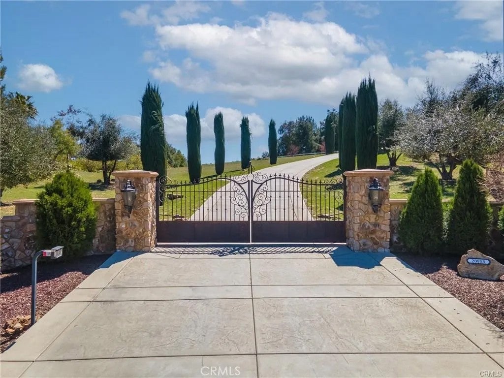 20855 Avenida Castilla