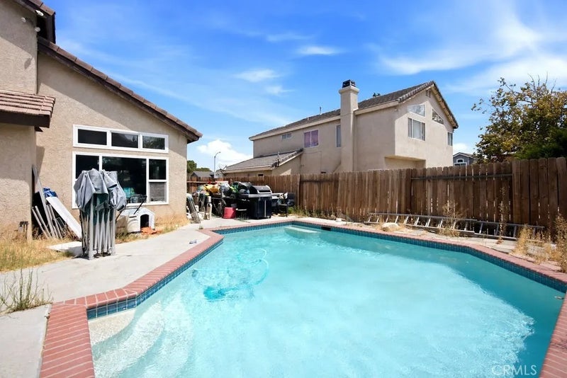 4722 E Avenue R4