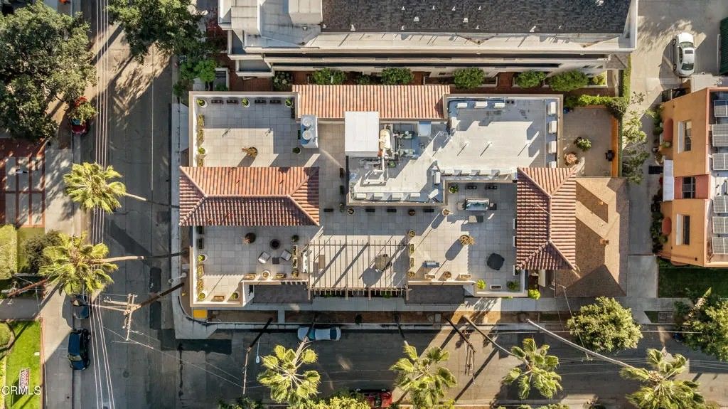 Photo of 139 S Oak Knoll Avenue #102, Pasadena, CA 91101 (MLS # P1-25232)