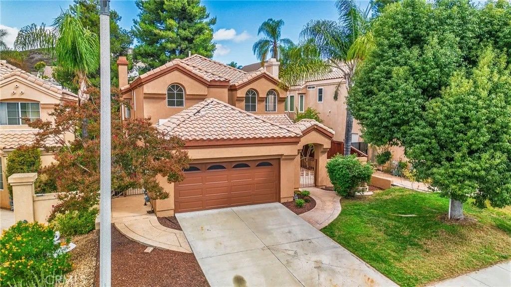 Photo of 24026 Crowned Partridge Ln, Murrieta, CA 92562 (MLS # SW25231834)